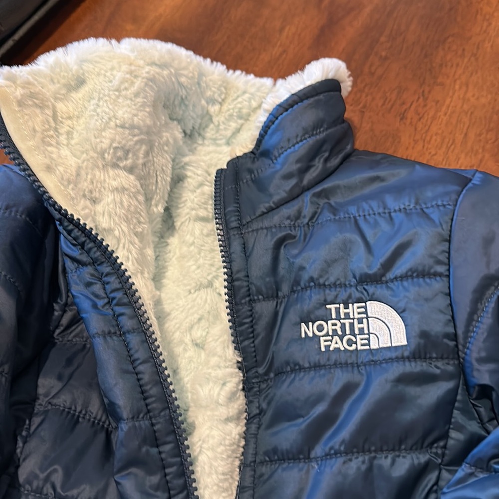 Girls north face coat - Picture 3 of 4